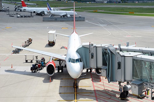 This image shows an aircraft turnround process before departure